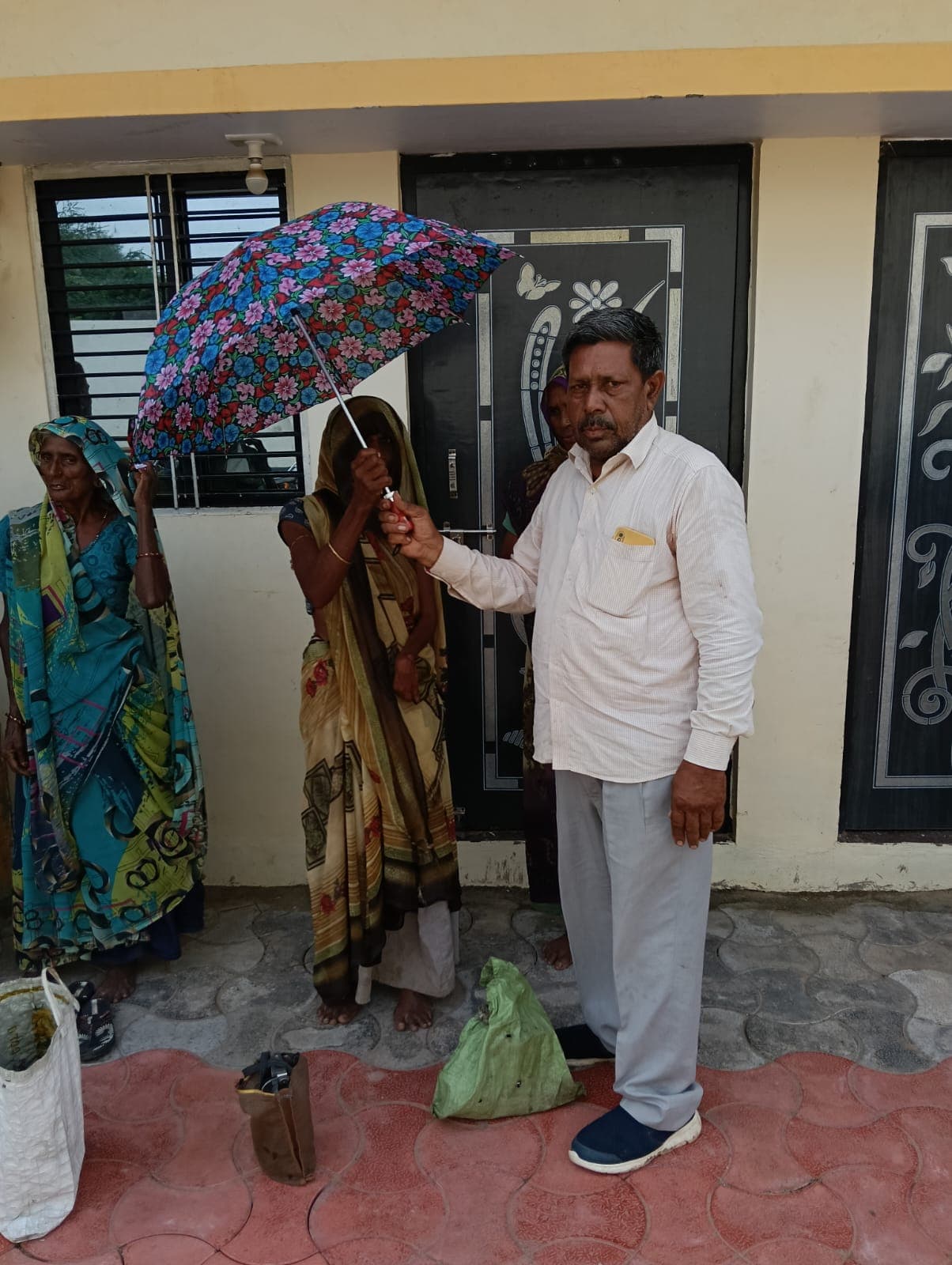 સેવાની પળ 16